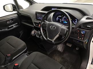 2017 Toyota Voxy - Thumbnail