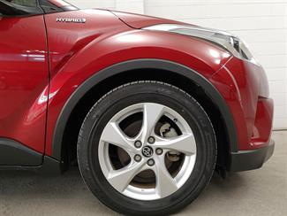 2017 Toyota C-HR - Thumbnail