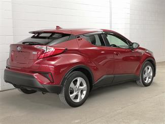 2017 Toyota C-HR - Thumbnail