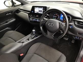 2017 Toyota C-HR - Thumbnail