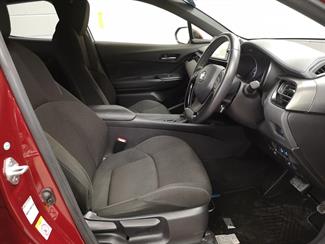 2017 Toyota C-HR - Thumbnail