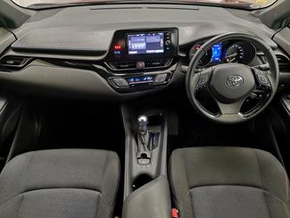 2017 Toyota C-HR - Thumbnail
