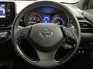 2017 Toyota C-HR - Thumbnail