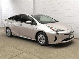 2016 Toyota Prius - Thumbnail