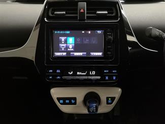 2016 Toyota Prius - Thumbnail