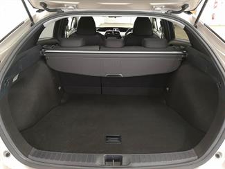 2016 Toyota Prius - Thumbnail