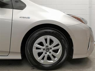 2016 Toyota Prius - Thumbnail