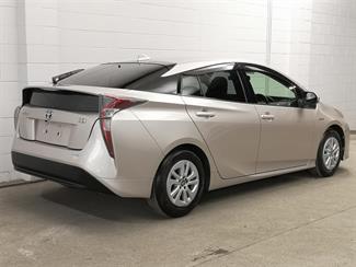 2016 Toyota Prius - Thumbnail