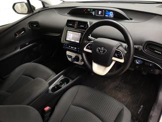 2016 Toyota Prius - Thumbnail