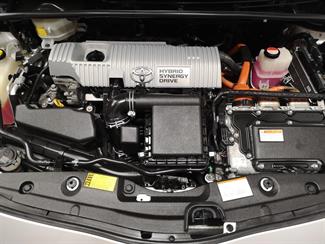 2015 Toyota Prius - Thumbnail