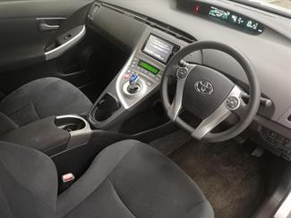 2015 Toyota Prius - Thumbnail