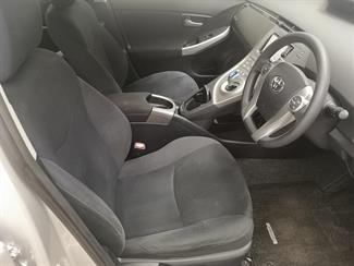 2015 Toyota Prius - Thumbnail