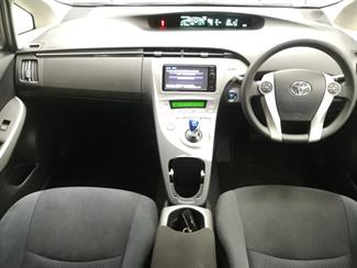 2015 Toyota Prius - Thumbnail