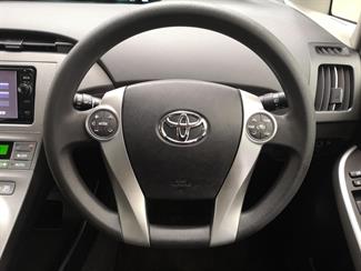 2015 Toyota Prius - Thumbnail
