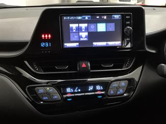 2017 Toyota C-HR - Thumbnail