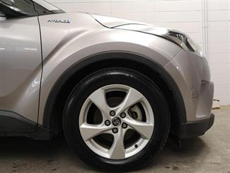 2017 Toyota C-HR - Thumbnail