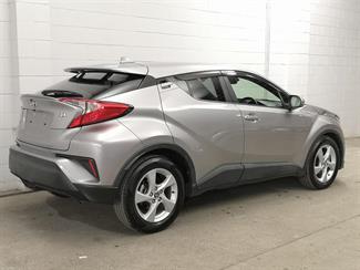 2017 Toyota C-HR - Thumbnail