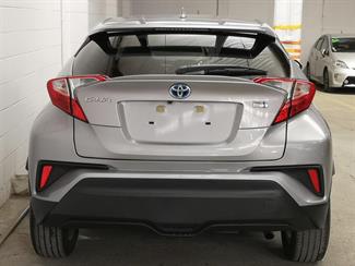 2017 Toyota C-HR - Thumbnail