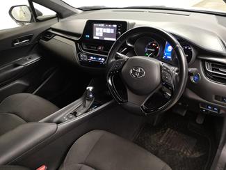 2017 Toyota C-HR - Thumbnail