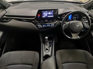 2017 Toyota C-HR - Thumbnail