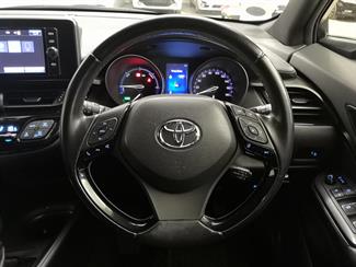 2017 Toyota C-HR - Thumbnail