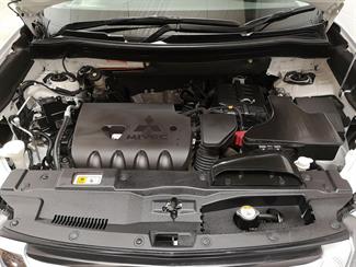 2016 Mitsubishi Outlander - Thumbnail