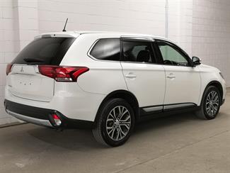 2016 Mitsubishi Outlander - Thumbnail