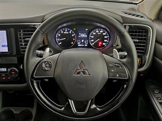 2016 Mitsubishi Outlander - Thumbnail