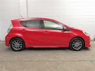2013 Toyota Aqua - Thumbnail