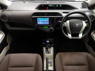 2013 Toyota Aqua - Thumbnail