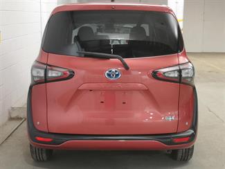 2018 Toyota Sienta - Thumbnail