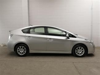 2015 Toyota Prius - Thumbnail