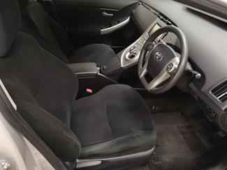 2015 Toyota Prius - Thumbnail