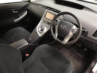 2015 Toyota Prius - Thumbnail