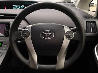 2015 Toyota Prius - Thumbnail