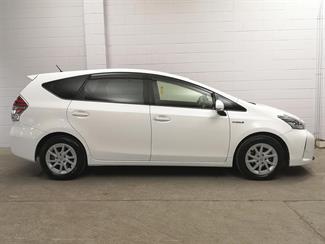 2018 Toyota Prius - Thumbnail