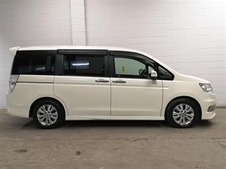 2012 Honda Stepwagon - Thumbnail