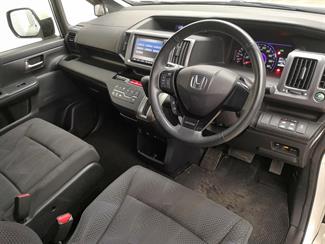 2012 Honda Stepwagon - Thumbnail
