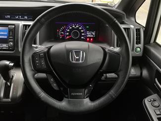 2012 Honda Stepwagon - Thumbnail