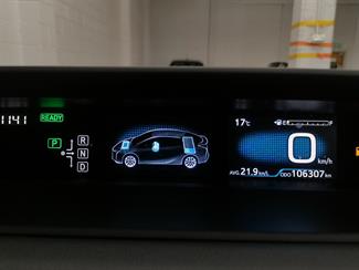 2016 Toyota Prius - Thumbnail