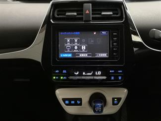 2016 Toyota Prius - Thumbnail