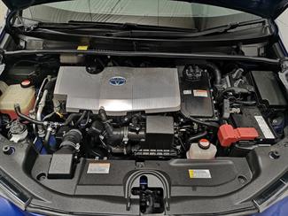 2016 Toyota Prius - Thumbnail