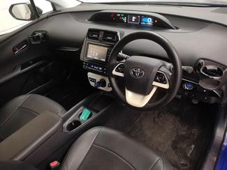 2016 Toyota Prius - Thumbnail
