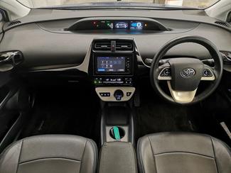 2016 Toyota Prius - Thumbnail