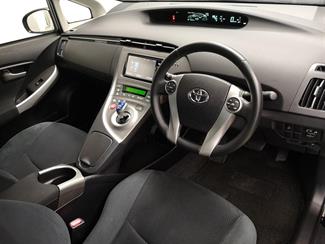 2015 Toyota Prius - Thumbnail