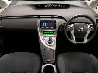 2015 Toyota Prius - Thumbnail