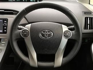 2015 Toyota Prius - Thumbnail
