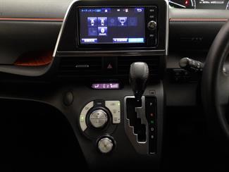 2016 Toyota Sienta - Thumbnail