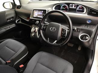 2016 Toyota Sienta - Thumbnail