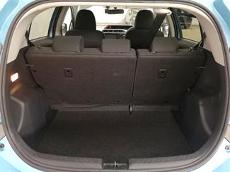 2013 Toyota Aqua - Thumbnail